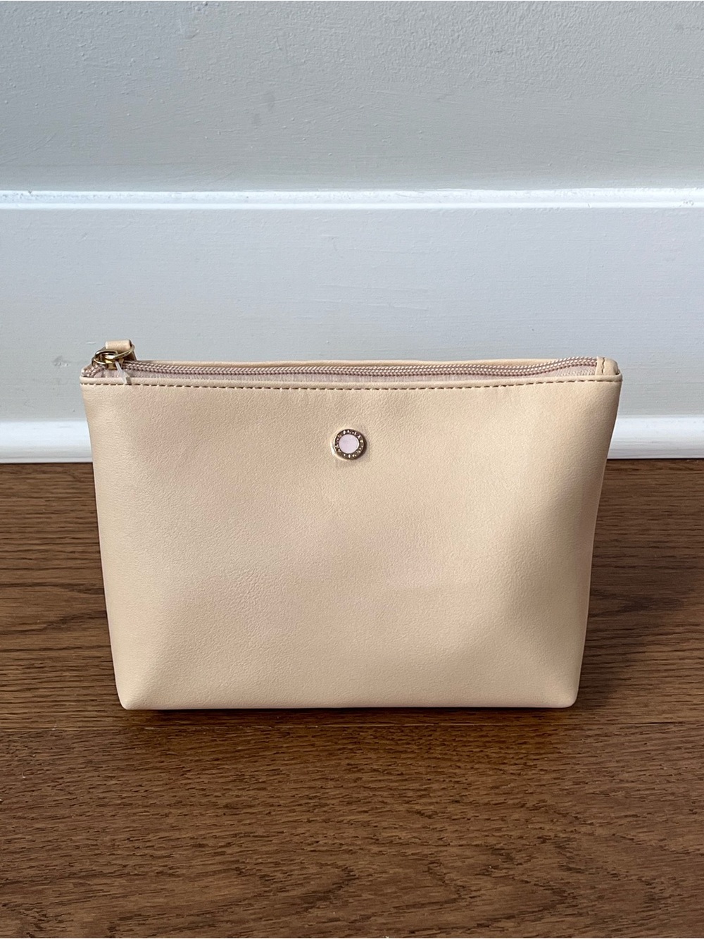 Emirates BVLGARI Women’s Cream/Ivory Business Class Amenity Kit Toiletry Bag NEW
